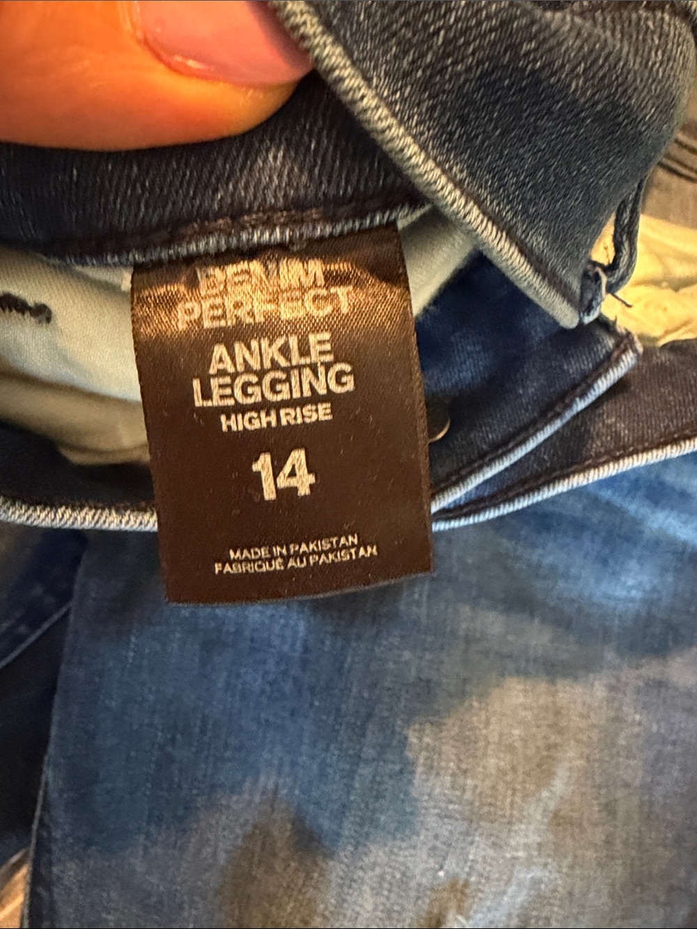 Express Distressed High rise Skinny Jeans - Picture 3 of 5